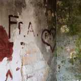 I muri anche qui riportano delle scritte, specialmente dediche d�amore